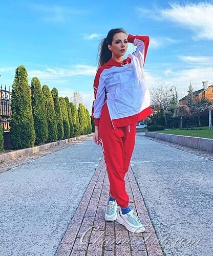 Alena, 25