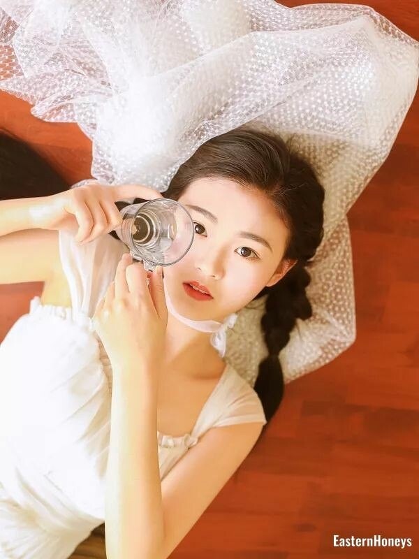 Yujun, 25