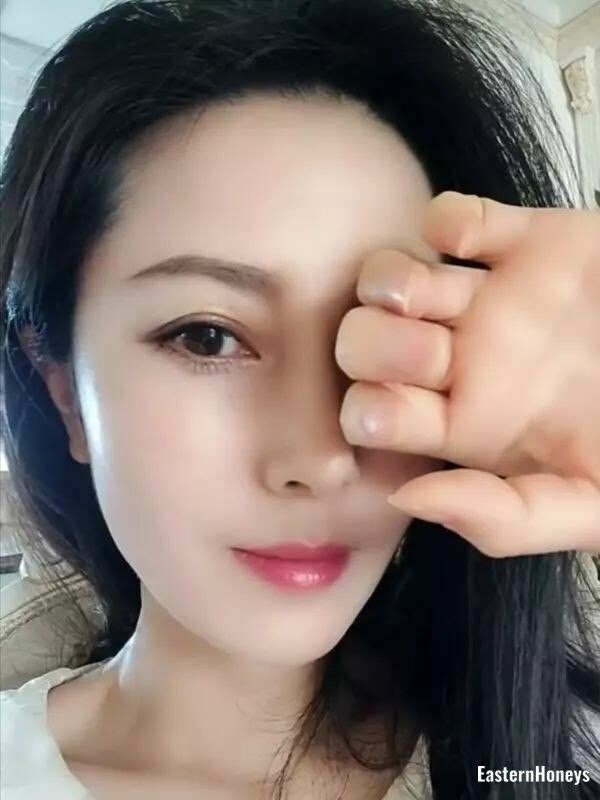 Shuang, 24
