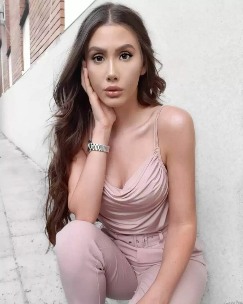 Marina, 28