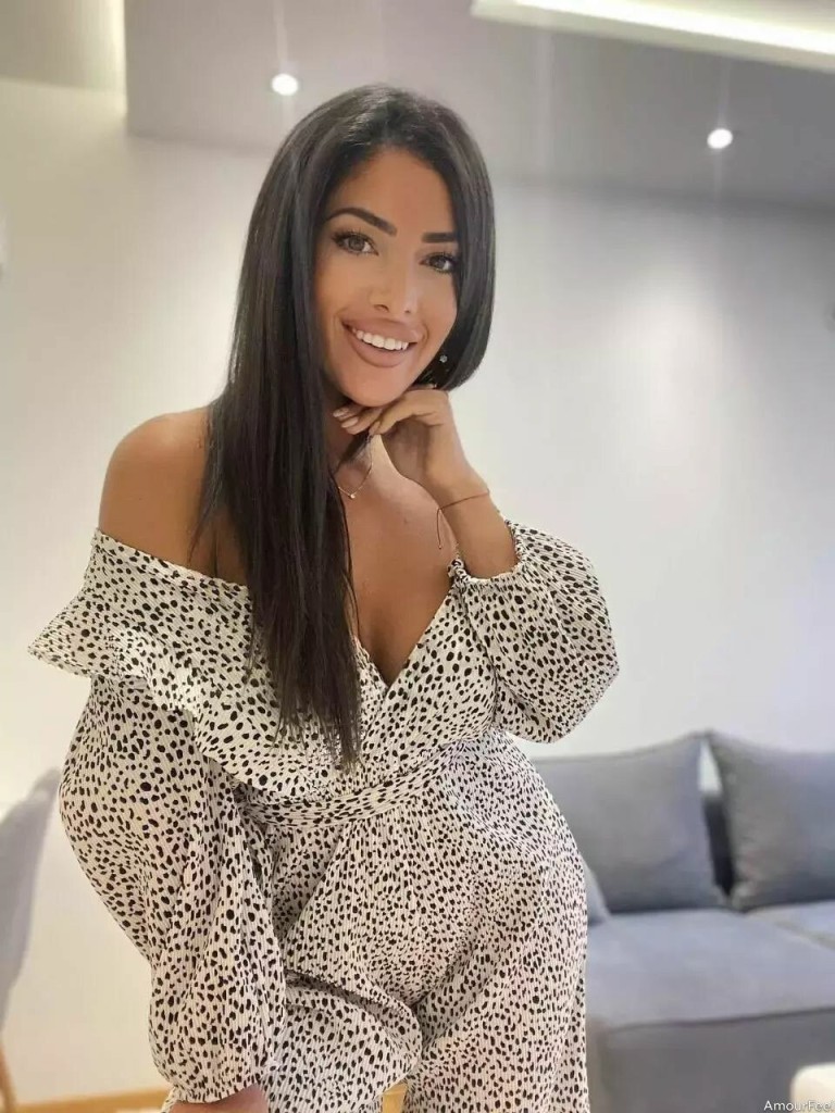 Milica, 32