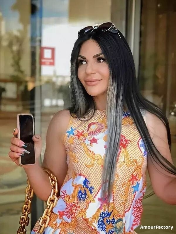 Yulia, 52