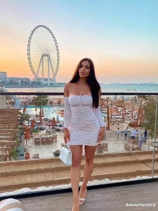 Elena, 24