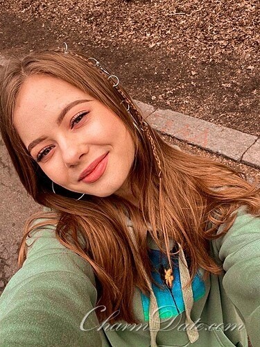 Julia, 20