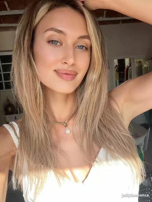 Viktoria, 28