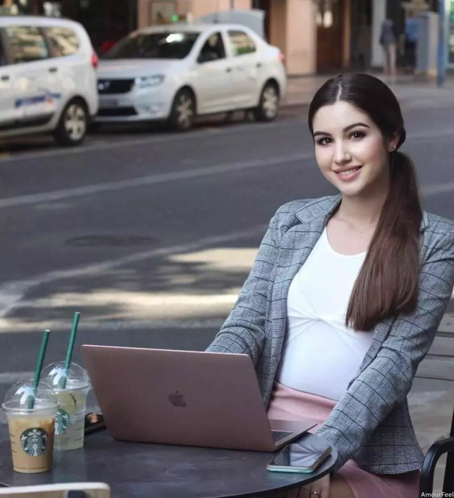 Yuliia, 21