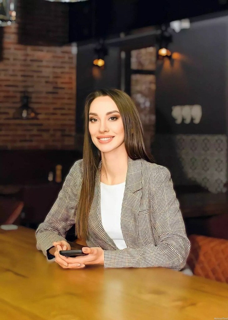 Maryna, 36