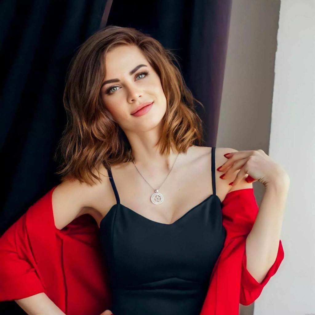 Rodica, 33