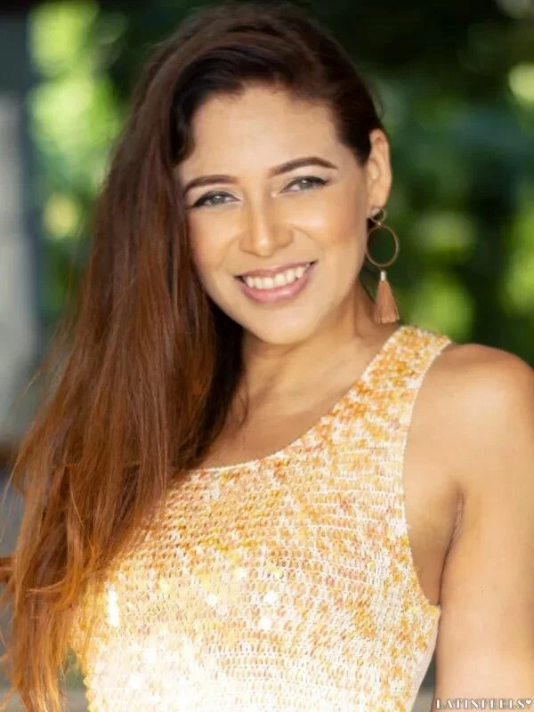 Nadia, 44